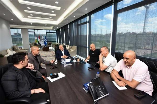 أبو ريدة ودياب يجتمعان مع حسام حسن