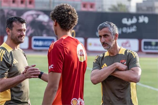 أول ظهور.. ريبييرو يقود تدريبات الأهلي استعدادًا لكأس العالم للأندية 