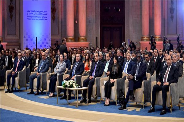 رئيس الوزراء يشارك في فعاليات مؤتمر التمويل التنموي لتمكين القطاع الخاص