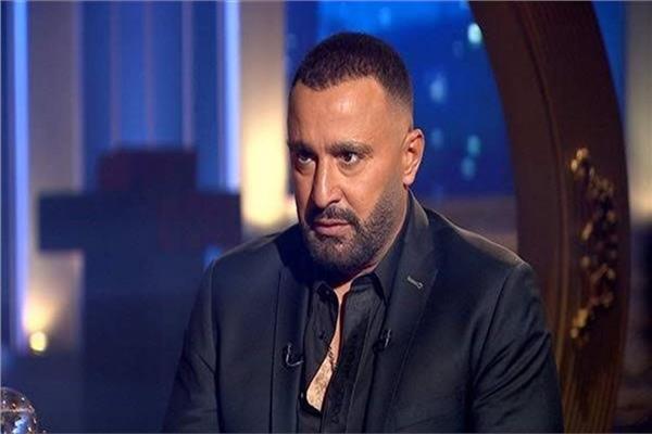 أحمد السقا يمر بظروف عائلية صعبة.. ابنه في المستشفى وإعلان طلاقه رسميًا