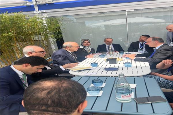 وزير الطيران: تحويل مطار القاهرة إلى مركز إقليمي بشراكة فرنسية