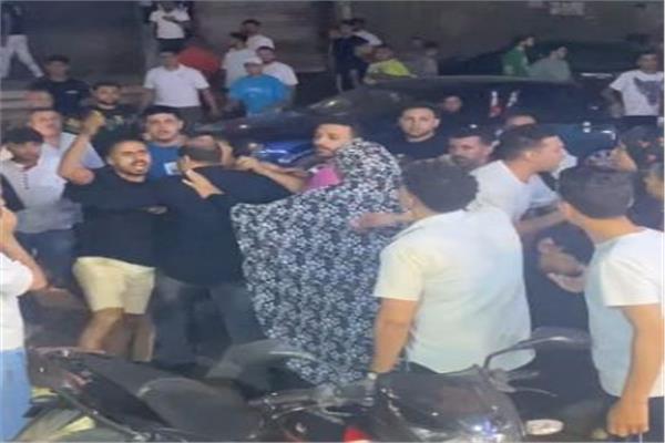 خناقة البلوجر أم مكة وجيرانها.. قصة مشاجرة اشعلت الفيس بوك
