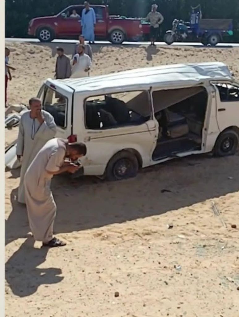 مصرع 3 وإصابة 11 اخرين إثر انقلاب ميكروباص بالمنيا
