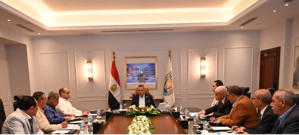 محافظ جنوب سيناء يعقد اجتماعًا موسعًا مع رؤساء المدن لمتابعة تحسين الخدمات ورفع مستوى المعيشة