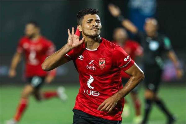 محمد شريف يعود إلى القلعة الحمراء.. الأهلي يحسم الصفقة في صمت