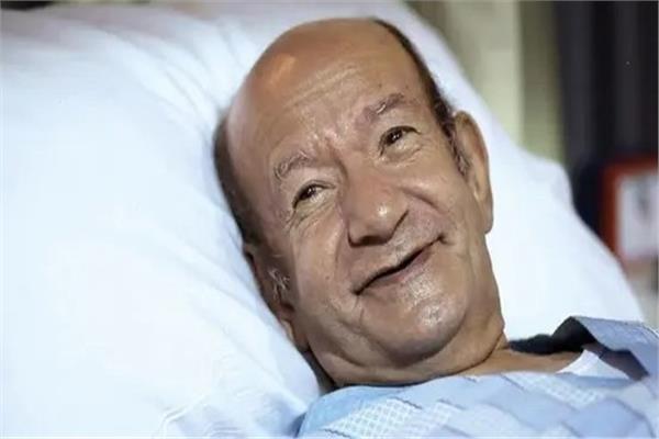 «الحالة حرجة».. نقل الفنان لطفي لبيب إلى العناية المركزة مجددا