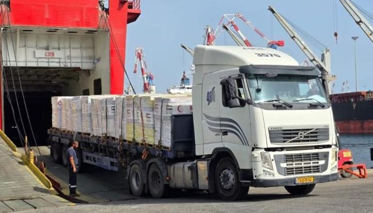 الإمارات ترسل 2500 طن مساعدات عاجلة لسكان غزة