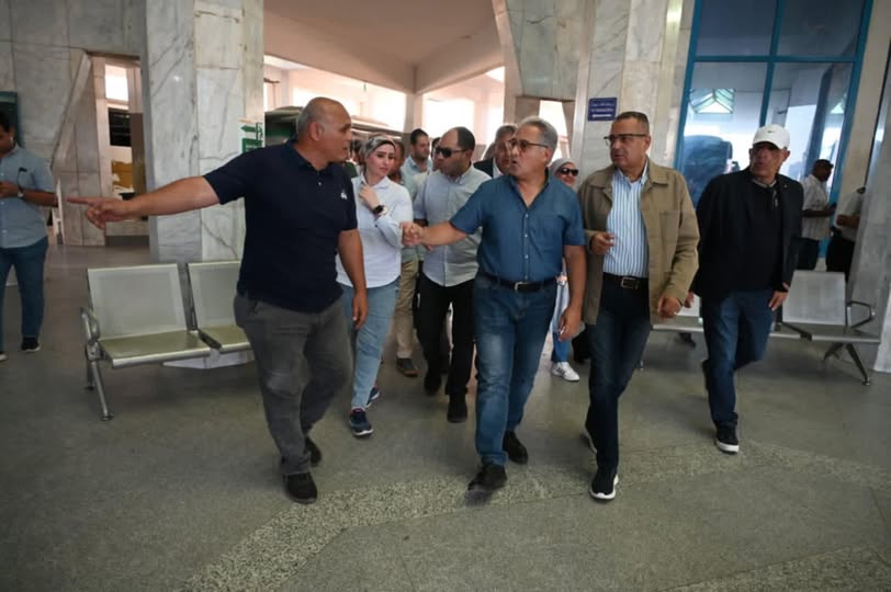 محافظ جنوب سيناء يرافق لجنة الإدارة المحلية في جولة تفقدية بشرم الشيخ شملت موقف الاتوبيسات والسوق القديم ومسجد الصحابة
