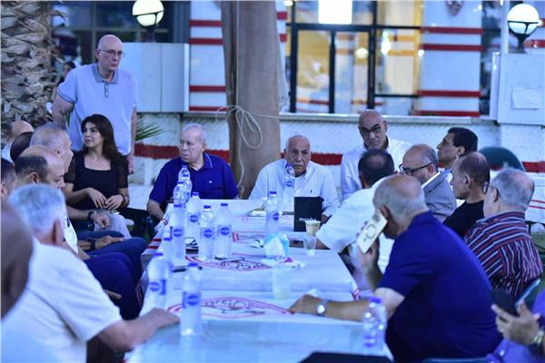 رموز وأساطير الزمالك يناشدون القيادة السياسية بإعادة النظر في سحب أرض فرع أكتوبر
