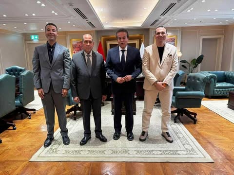 لقاء مثمر جمع كلا من معالي الدكتور خالد عبد الغفار نائب رئيس الوزراء لشؤون التنمية البشرية ووزير الصحة والسكان، مع د محمد اسعد رئيس ادارة مجموعة شركات سبيشيال جروب و قيادات مجموعة سبيشيال جروب