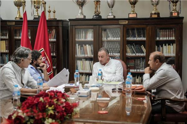 أجنبي أو مصري.. حسم ملف المدير الفني بالأهلي واجتماع متواصل للجنة التخطيط