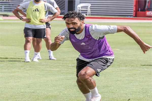 الأهلي يقترب من تجديد عقد حسين الشحات