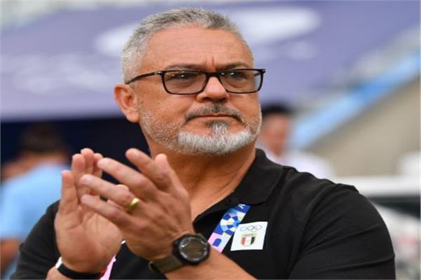 ميكالي يكشف حقيقة وجود مفاوضات لتدريب الأهلي