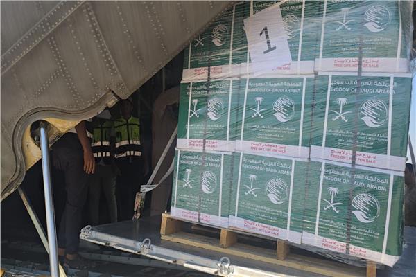 مطار العريش يستقبل طائرة إغاثية سعودية لدعم الشعب الفلسطيني في غزة