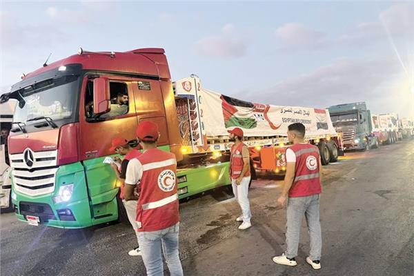 إكسترا نيوز: مئات الشاحنات تتحرك من مصر إلى غزة