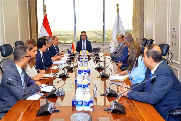 وزير التموين يبحث تطويرالمنافذ التموينية بالتعاون مع «إي أند مصر»