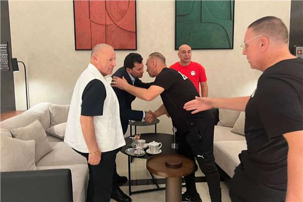تفاصيل زيارة وزير الرياضة لمنتخب مصر في معسكر الإمارات