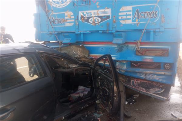 مصرع 3 أشخاص وإصابة 4 آخرين في حادث تصادم مروع بالعريش