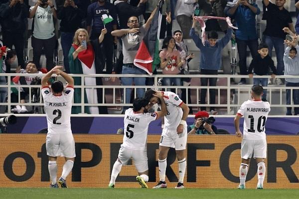 منتخب فلسطين يهزم قطر في الـ+90 بكأس العرب