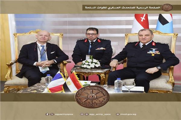 «إيديكس 2025».. لقاءات ثنائية مكثفة لكبار قادة القوات المسلحة