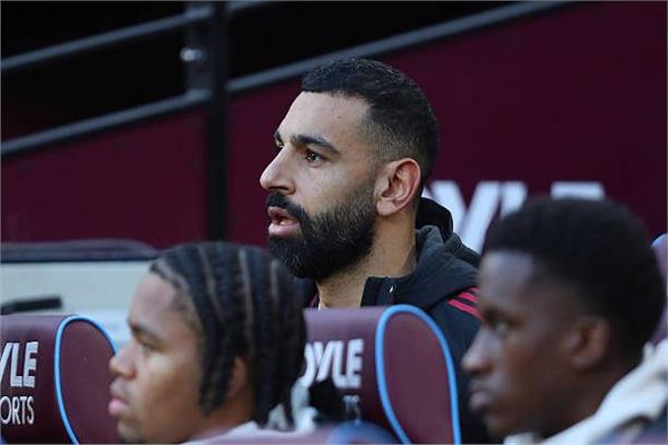 محمد صلاح على دكة ليفربول أمام ليدز في البريميرليج
