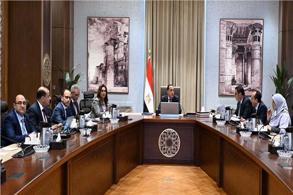 رئيس الوزراء يستعرض الموقف التنفيذي لحوكمة إجراءات التصالح وتقنين أراضي الدولة