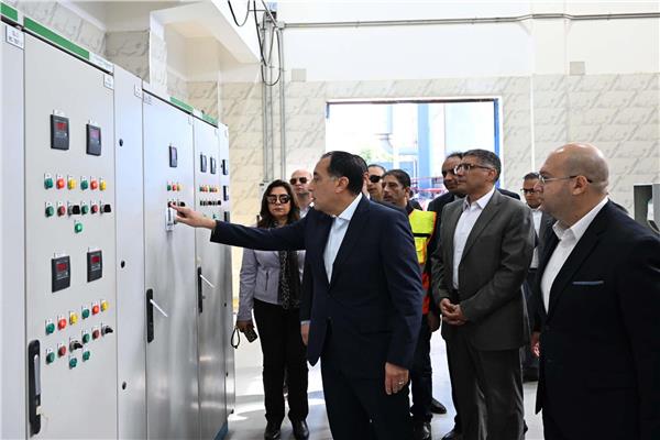 رئيس الوزراء يتفقد محطة مياه الشرب بأرض المشتل في مركز الصف