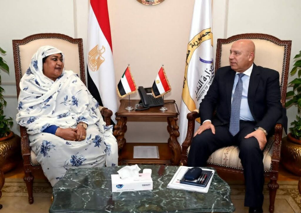 نائب رئيس مجلس الوزراء للتنمية الصناعية وزير الصناعة والنقل يبحث مع وزيرة الصناعة والتجارة السودانية سبل تعزيز التعاون بين البلدين