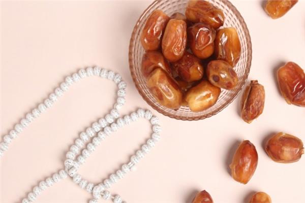 الصيام والصحة النفسية.. طرق لتحسين نفسيتك خلال شهر رمضان