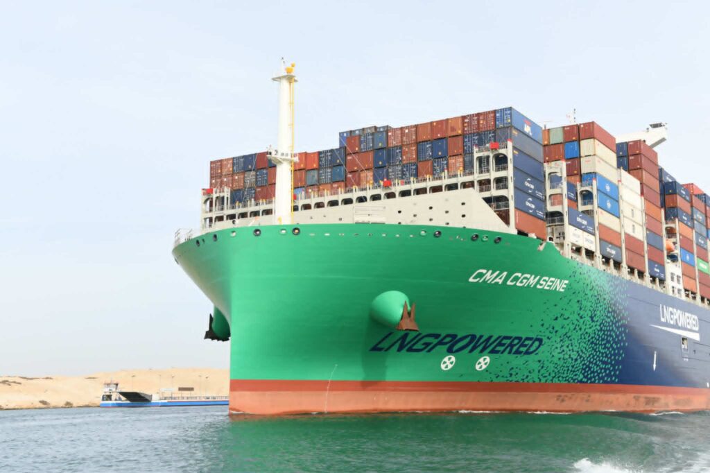 قناة السويس تشهد عبور سفينة الحاويات العملاقة CMA CGM SEINE ضمن قافلة الشمال بحمولة كلية 250 ألف طن