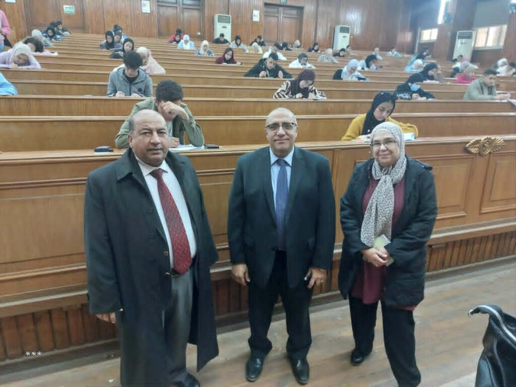 قيادات جامعة القاهرة تواصل المتابعة الميدانية لامتحانات الدراسات العليا والبكالوريوس بعدد من كليات الجامعة