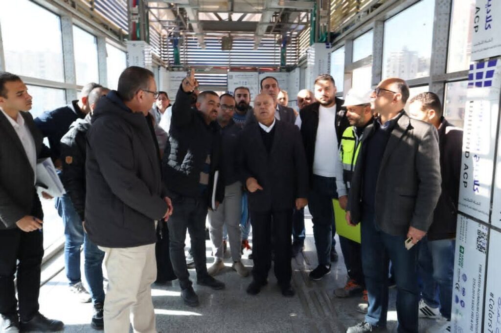 نائب رئيس مجلس الوزراء للتنمية الصناعية يتابع التقدم في معدلات تنفيذ المرحلة الثانية من مشروع الأتوبيس الترددي BRT