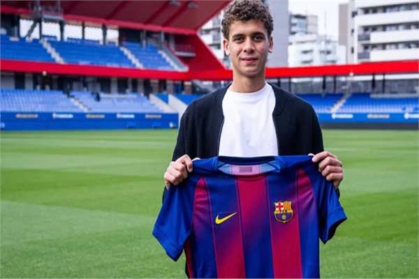 برشلونة يضم حمزة عبد الكريم معارًا من الأهلي حتى صيف 2026