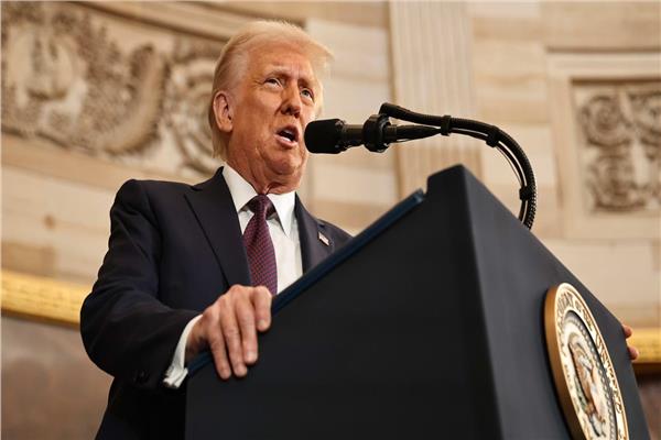 ترامب يعلن رفع الرسوم الجمركية العالمية إلى 15%