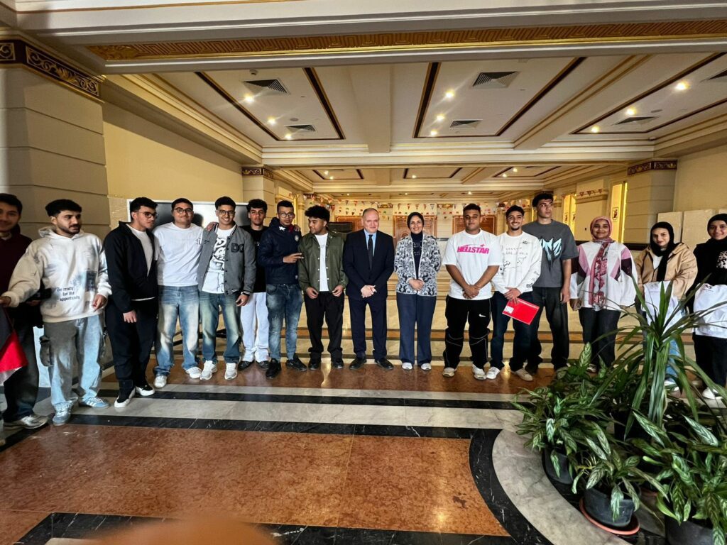 طلاب جامعة القاهرة الأهلية يحيون الأجواء الرمضانية في مشهد يعكس روح الأسرة الجامعية