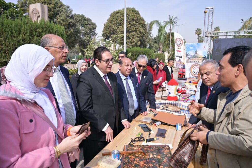 في أجواء مبهجة وأنشطة طلابية متنوعة .. جامعة القاهرة تحتفي باستقبال طلابها مع بدء الفصل الدراسي الثاني