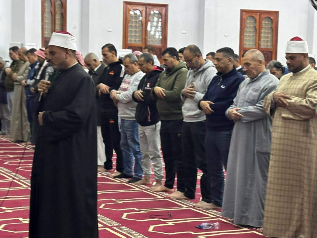 أوقاف جنوب سيناء تواصل أداء صلاتي العشاء والتراويح في أجواء إيمانية عامرة بالخشوع