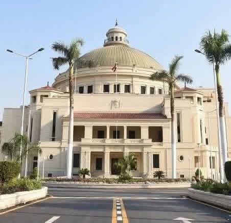 انتظام الدراسة بجامعة القاهرة عقب إجازة عيد الفطر المبارك واستعدادات لامتحانات منتصف الفصل الدراسي