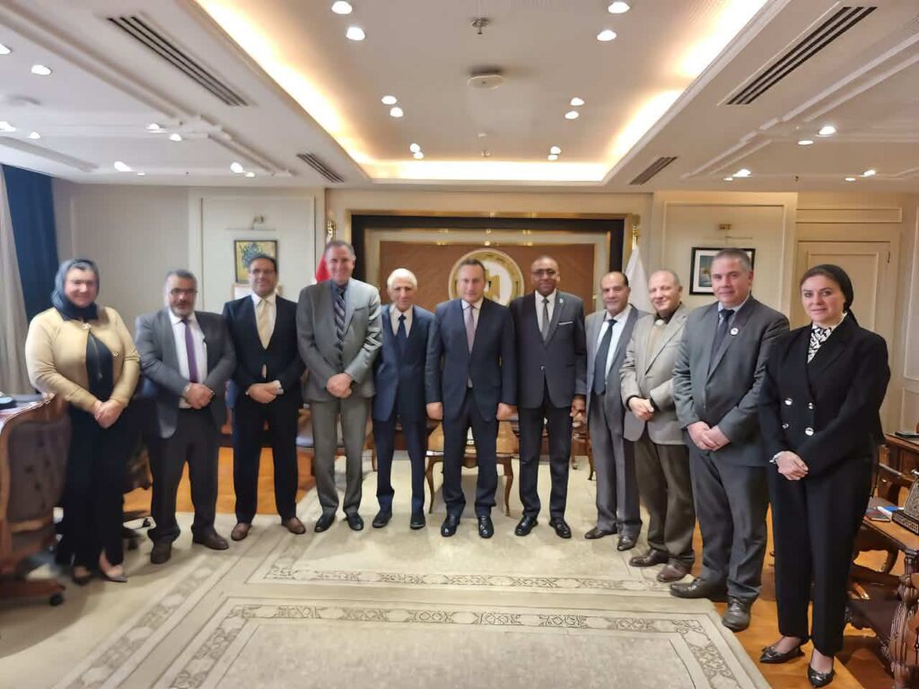 وزير التعليم العالي يلتقي اللجنة المؤقتة لنقابة التكنولوجيين
