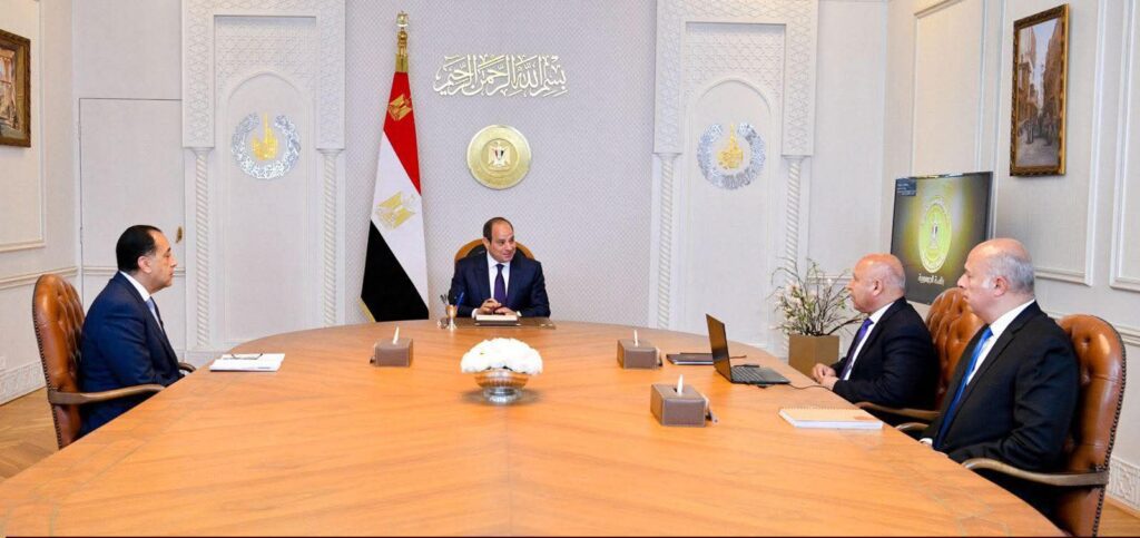 اجتماع السيد الرئيس عبد الفتاح السيسي، اليوم، مع الدكتور مصطفى مدبولي رئيس مجلس الوزراء، والفريق كامل الوزير وزير النقل.
