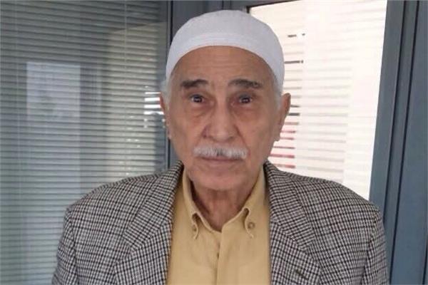 بعد دخوله العناية المركزة.. نجل عبد الرحمن أبو زهرة يطلب الدعاء لوالده