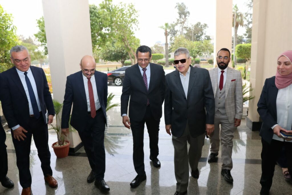 الفريق أسامة ربيع ونقيب الصحفيين يشهدان فعاليات افتتاح البرنامج التدريبي للصحفيين بمركز الإبداع والتميز