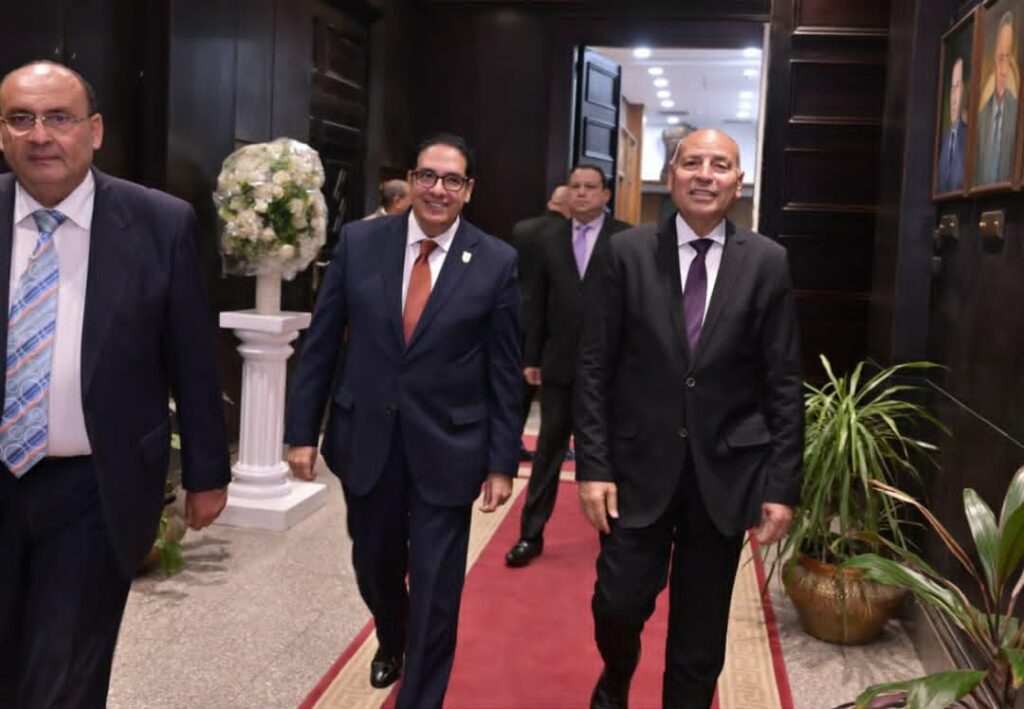 جامعة القاهرة تشارك في مؤتمر دعم وترويج المبادرة الوطنية للمشروعات الخضراء الذكية