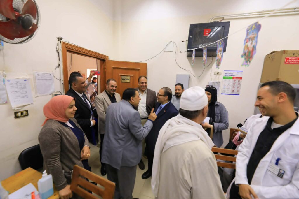 رئيس جامعة كفر الشيخ يتفقد وحدة الفيروسات الكبدية بمستشفى كفر الشيخ الجامعي ضمن مبادرة رئيس الجمهورية للاكتشاف المبكر وعلاج سرطان الكبد