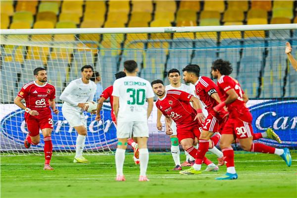 موسم للنسيان في تاريخ الأحمر.. “صفر” بطولات يعيد الأهلي إلى كأس الكونفدرالية