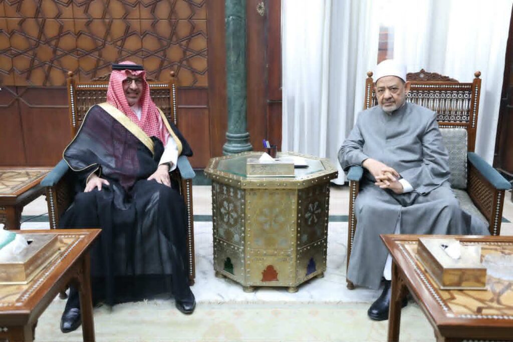 شيخ الأزهر يستقبل السفير السعودي ويؤكد تقديره للمملكة لحسن الترتيبات لموسم الحج وخدمة حجاج بيت الله الحرام