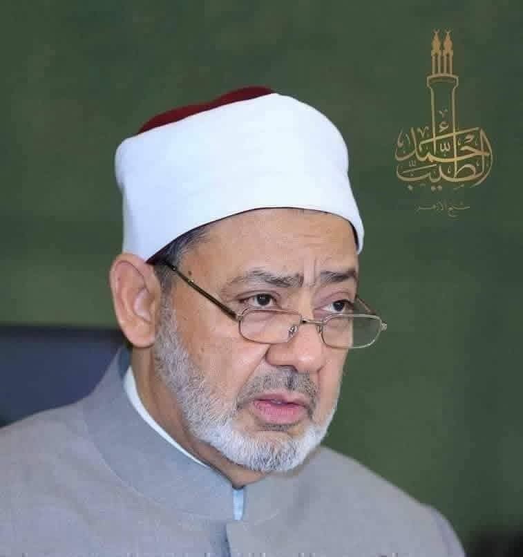 شيخ الأزهر يهنئ الدكتور عوض تاج الدين والدكتور أحمد عكاشة وكل المكرمين بدرع الجمعية الطبية المصرية خلال المؤتمر الطبي الأفريقي