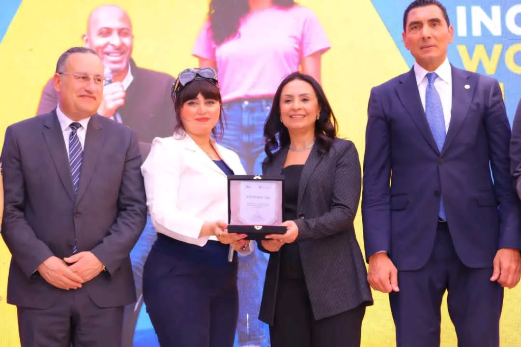 مركز خدمة الطلاب ذوي الإعاقة بجامعة عين شمس يشارك في ملتقى “خطوة 2026” للتوظيف ويحصد تكريمًا تقديرًا لجهوده في دعم وتمكين الطلاب ذوي الإعاقة