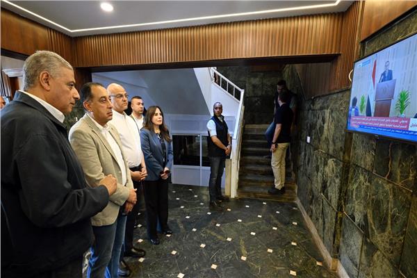 بمليون مشترك وأحدث العدادات الذكية.. رئيس الوزراء يفتتح جولة الإسكندرية من قلب “مركز تحكم غرب” للكهرباء