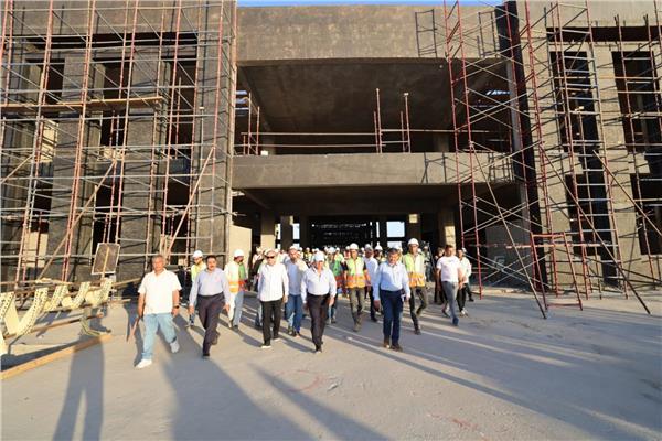 وزير النقل يتفقد محطات الخط الثاني للقطار السريع بين أسوان والأقصر بطول 210 كم
